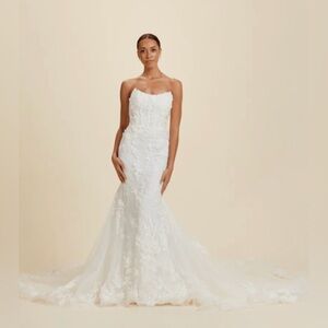 Luxe Privée Milani in Bridal Size 12